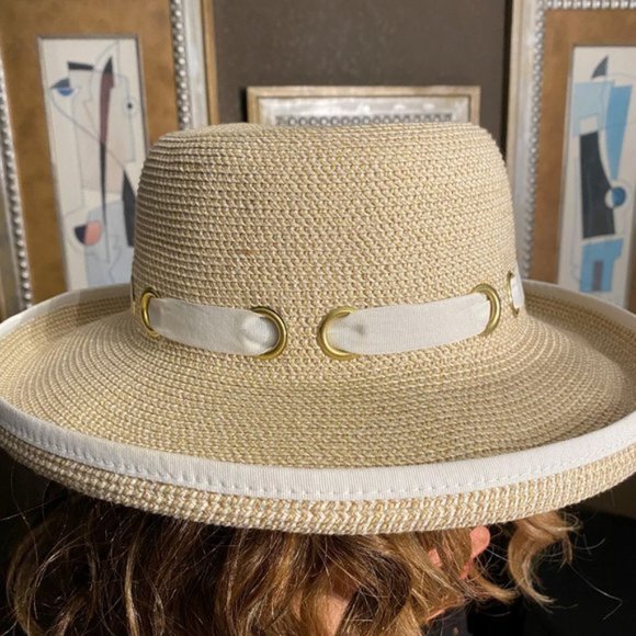 Special occasion white ribbon round hat - Picture 3 of 6